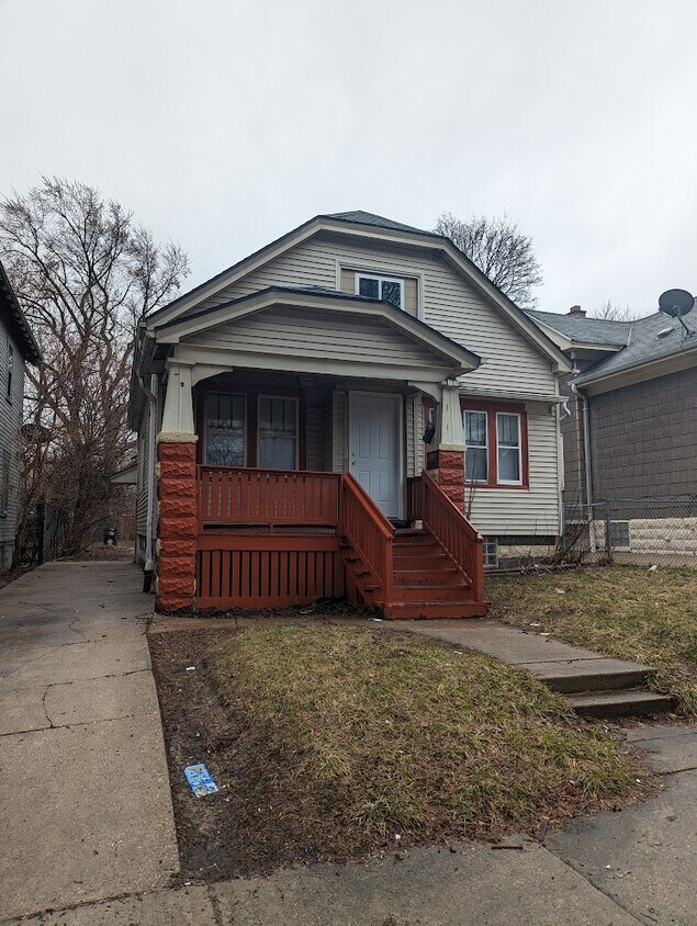 Primary Photo - 121 W Ring St