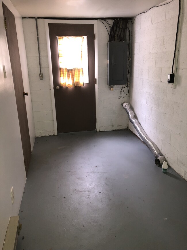 Laundry Room/Mudroom - 812 S 2ND ST