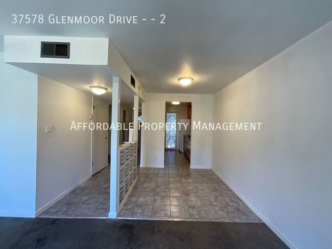 Building Photo - 37578 Glenmoor Dr