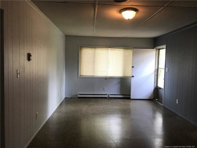 Foto del edificio - 2135 Woodbine Ave