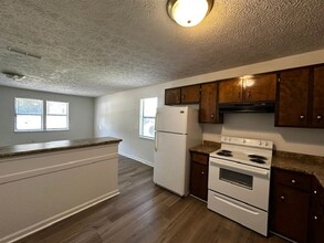 Building Photo - 127 Lake Pl