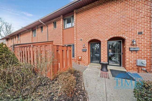 Building Photo - 704 Worthington Dr