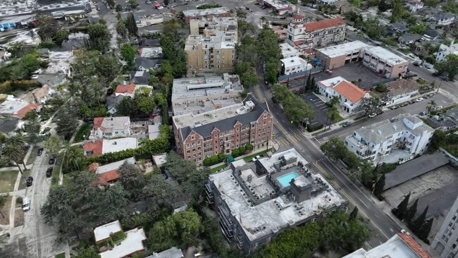  - 601 N Rossmore Ave.