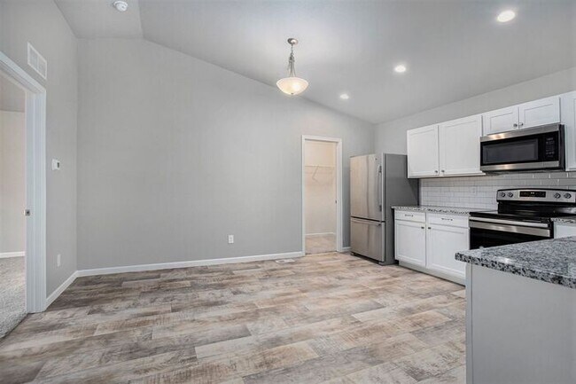 Building Photo - 3408 Chapel Hill Dr W