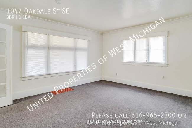 Building Photo - Available Now | 3 Bedroom, 1.5 Bath Single...