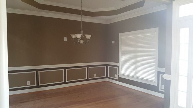 Building Photo - 2560 Plumosa Dr