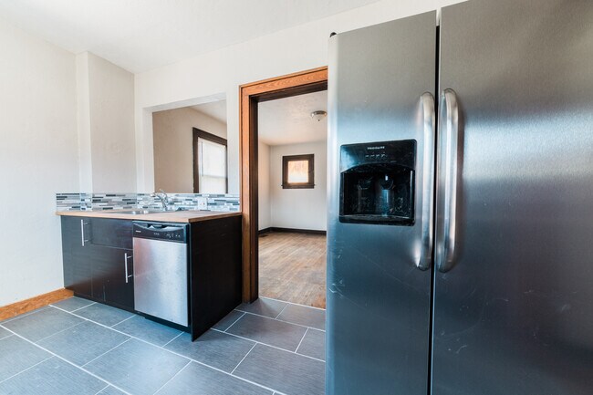 Building Photo - Available July 2026 - Spacious 3 Bedroom Home in the Heart of Allentown!