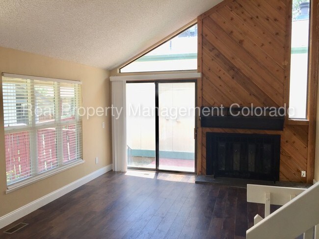 Building Photo - Gorgeous Upgraded Home in Cinnamon Village 1!