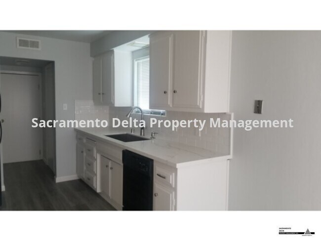 Foto del edificio - Updated 3 Bedroom Duplex!