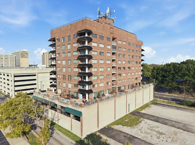 Foto del edificio - 355 S Broadway Park