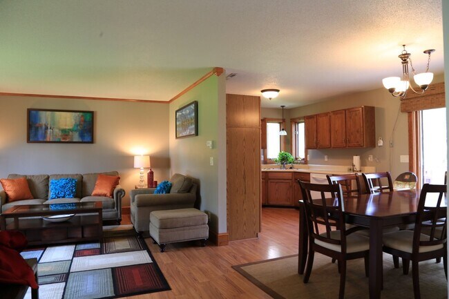 Building Photo - ~ APPLICATIONS PENDING ~ 3 Bedroom, 2 Bath...