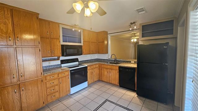 Foto del edificio - 801 Livingston Dr