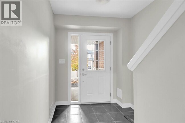 Building Photo - 35 Sportsman Hill St