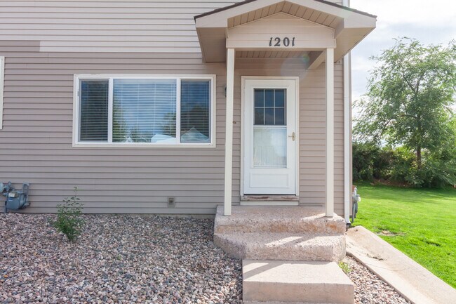 Building Photo - 1201 Crook Ave