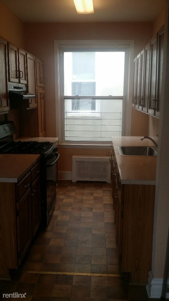Building Photo - 2 br, 1 bath  - 8859 82nd Ave