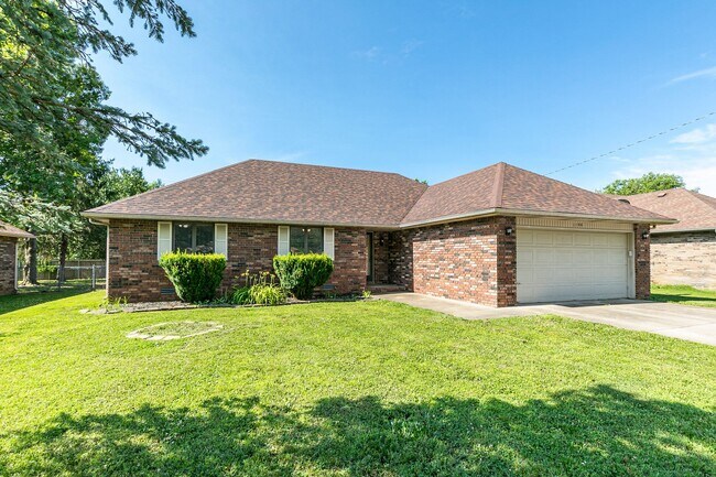 Foto del edificio - 3 Bedroom, 2 Bath With A 2 Car Garage & PE...