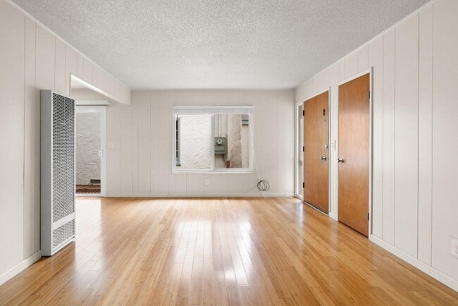 Building Photo - 4825 Crystal St