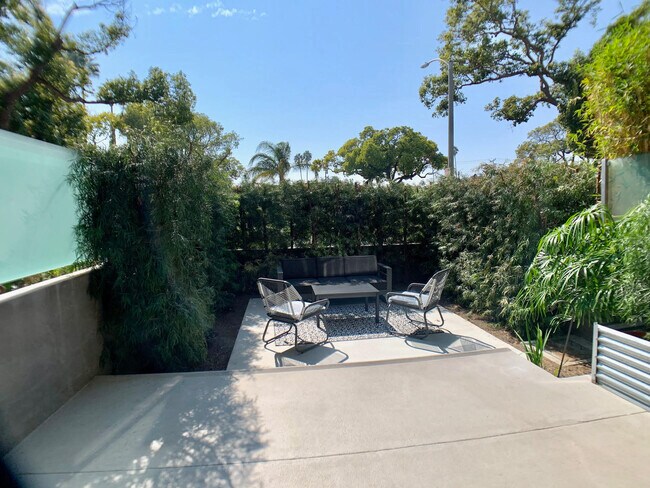 Large Private Terrace - 1433 18th St