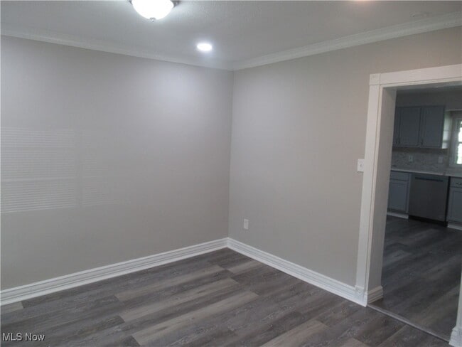 Building Photo - 6453 Poplar Dr