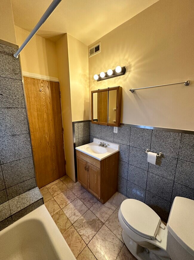 3800 S Emerald Ave, Chicago, IL 60609 Apartments in Chicago, IL