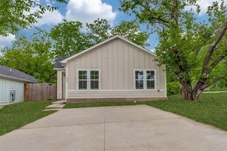 Building Photo - 2901 S Scullin Ave