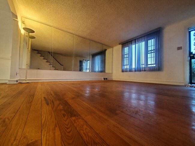Building Photo - 8028 Fayette St