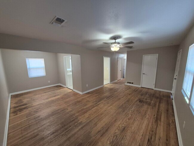 Building Photo - 5403 Avenue B