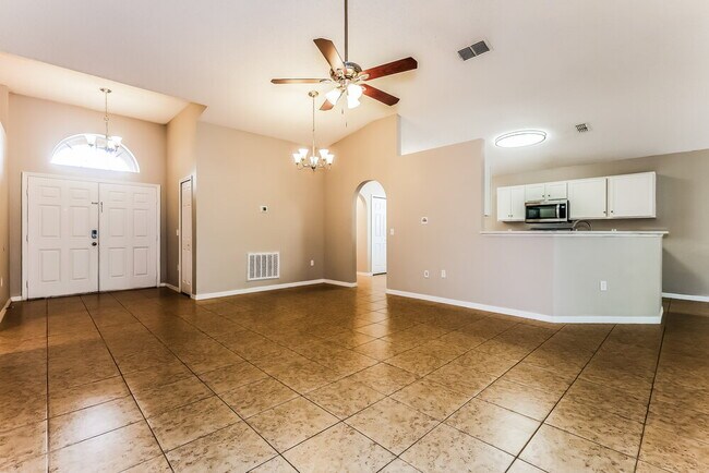 Foto del edificio - 6922 Crown Lake Dr