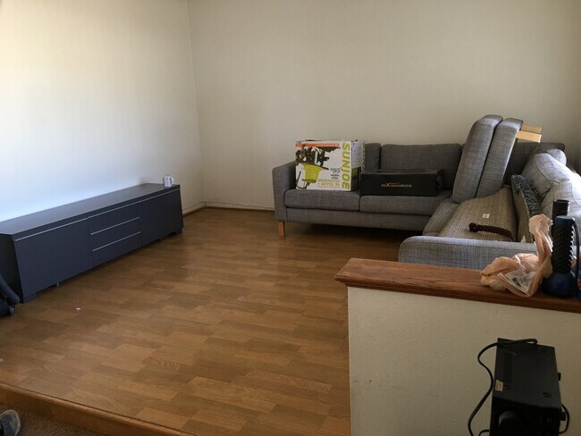Foto del edificio - 6322 Caroline Ave