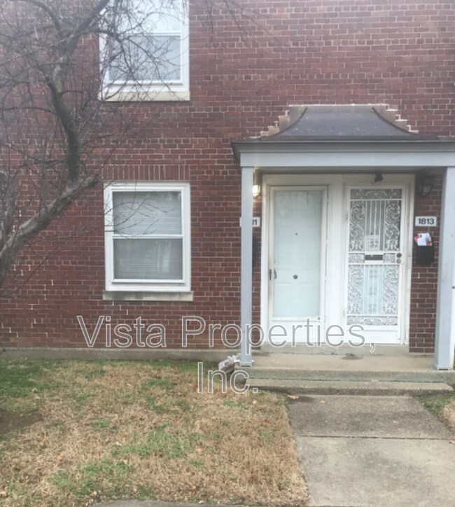 Building Photo - 1811 La Salle Pl