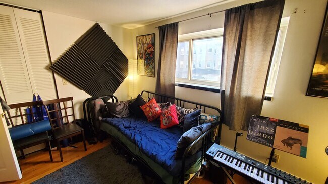 Foto del edificio - Great 2 bed with pool on Allston/Brighton line!!  No fee, parking for rent