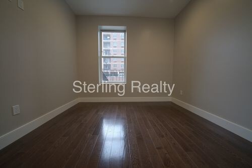 Building Photo - 2724 Hoyt Ave S