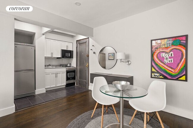 Foto del edificio - 54 E 8th St