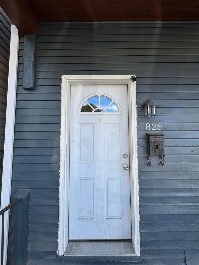 Building Photo - 826-828 Wallbridge West End Street (LO)