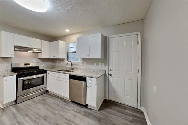 Foto del edificio - 4330 Treeline Way