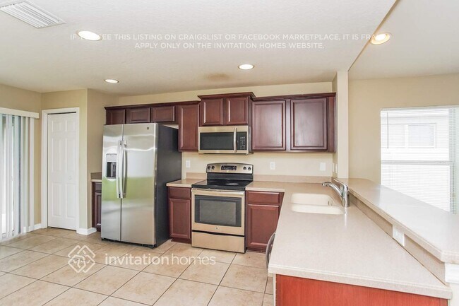 Foto del edificio - 8222 Summer Wood Ln