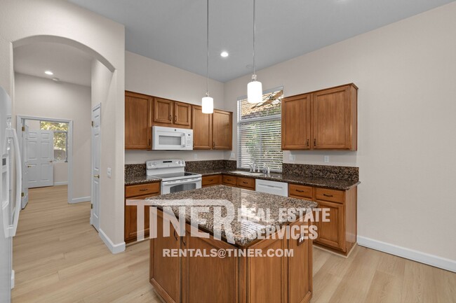 Building Photo - Stunning 55+ community Sun City Roseville ...