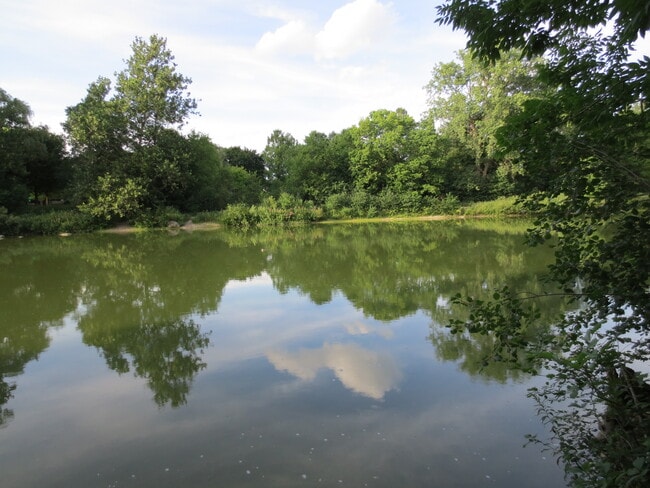 Building Photo - 387 Wharncliffe Rd N