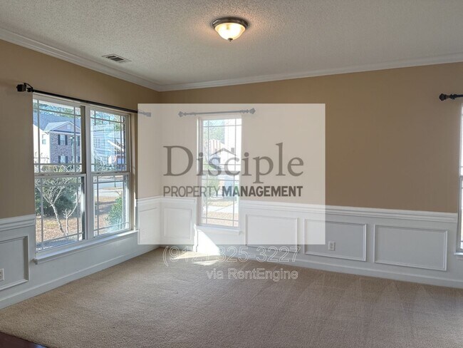 Foto del edificio - 136 Magnolia Dr