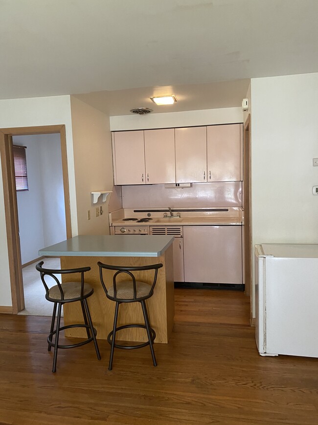 305 N Midvale Blvd Unit B, Madison, WI 53705 Apartments in Madison