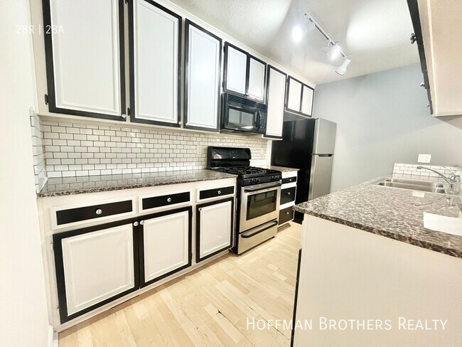 Foto del edificio - 7045 Woodley Ave