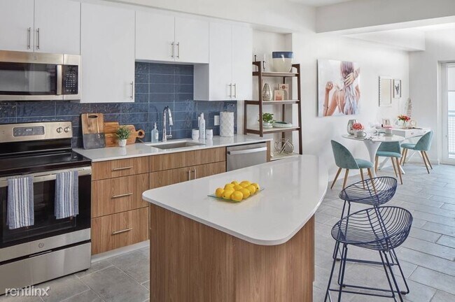 Foto del edificio - 2 br, 2 bath Condo - 17 NW 27th Ave NEW  T...