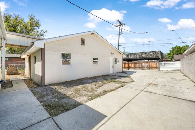 Building Photo - 1876 S Roberta St