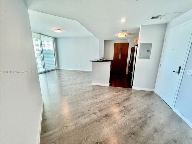 Building Photo - 300 S Biscayne Blvd