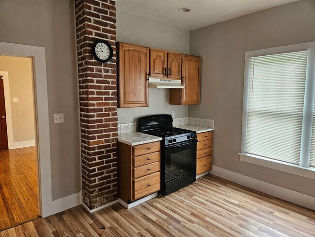 Foto del edificio - 418 Newport Ave