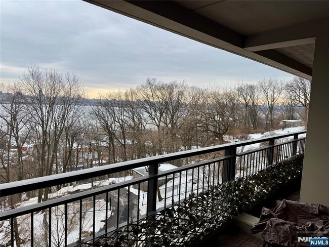 Foto del edificio - 4 Horizon Rd N