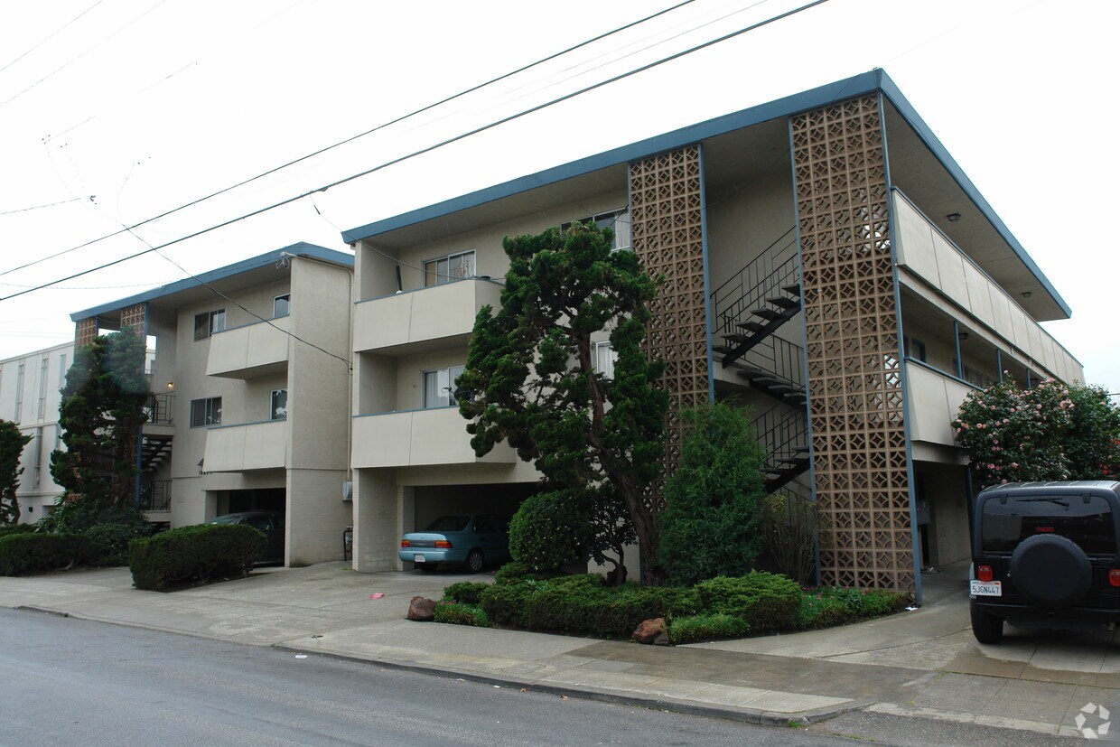 Building Photo - 1062-1066 Kains Ave