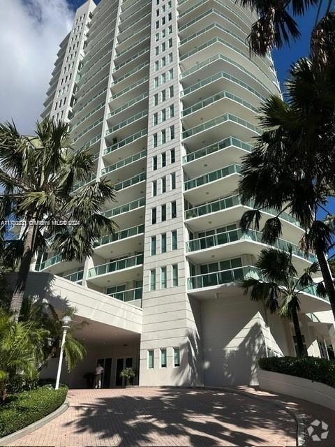 Building Photo - 2645 S Bayshore Dr