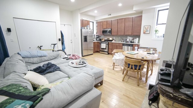 Foto del edificio - 2646 W Potomac Ave