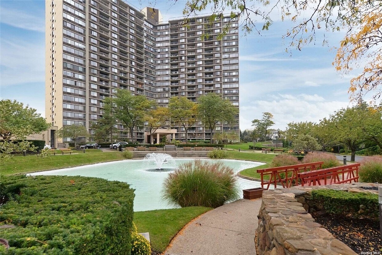 Primary Photo - 1 Bay Club Dr